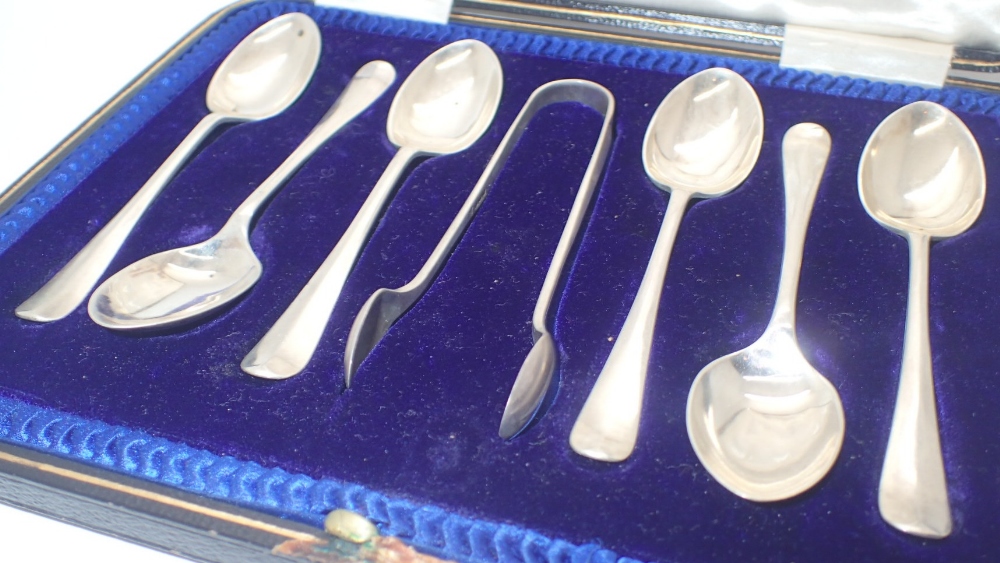 Boxed hallmarked silver teaspoons and tongs