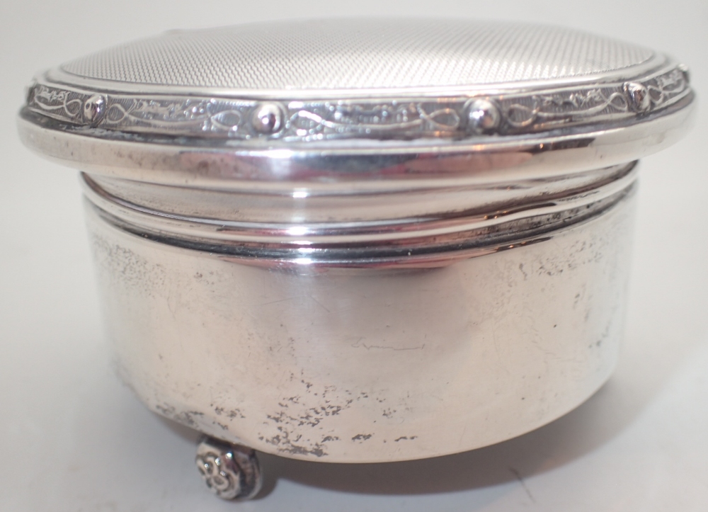 Silver jewellery box Birmingham 1970 with engine turned lid on three flower head feet 194g