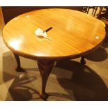 Edwardian mahogany wind out dining table with cabriole legs (no leaves)