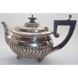 Silver teapot assay Birmingham 1924 340g H: 14 cm W: 22 cm CONDITION REPORT: Lid