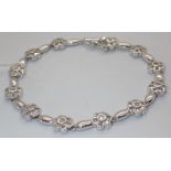 18ct white gold diamond daisy bracelet 12.