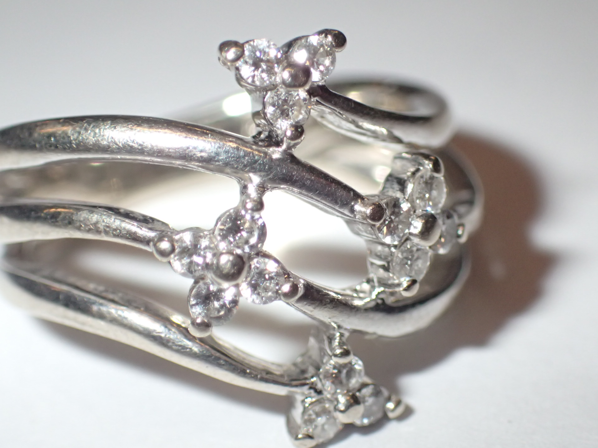 14ct white gold diamond flower ring approximately 0. - Image 2 of 3