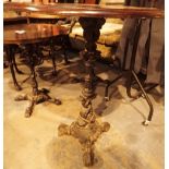 Tall cast iron single pedestal pub table with circular wooden top D: 77 cm H: 90 cm