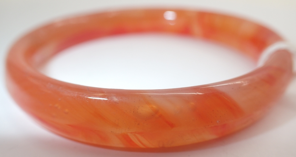 Circular jade bangle D: 7.