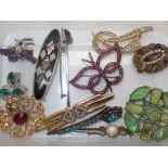 Box of costume jewellery brooches