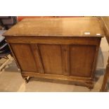 Oak blanket box on cabriole supports 92 x 50 x 76 cm H
