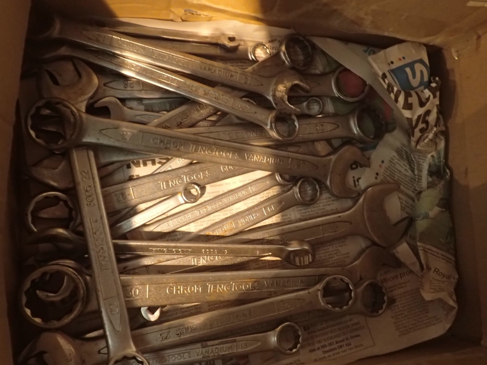 Twenty five piece combination metric spanners ranging from 7 to 32 mm