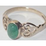 9ct gold ring green stone size M