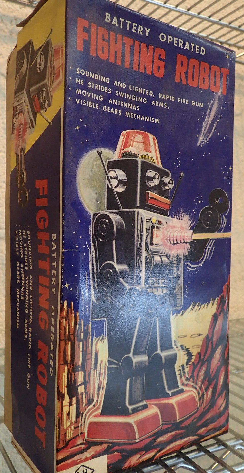 Fighting tin plate robot boxed CONDITION REPORT: Have not tried with batteries - Image 2 of 6
