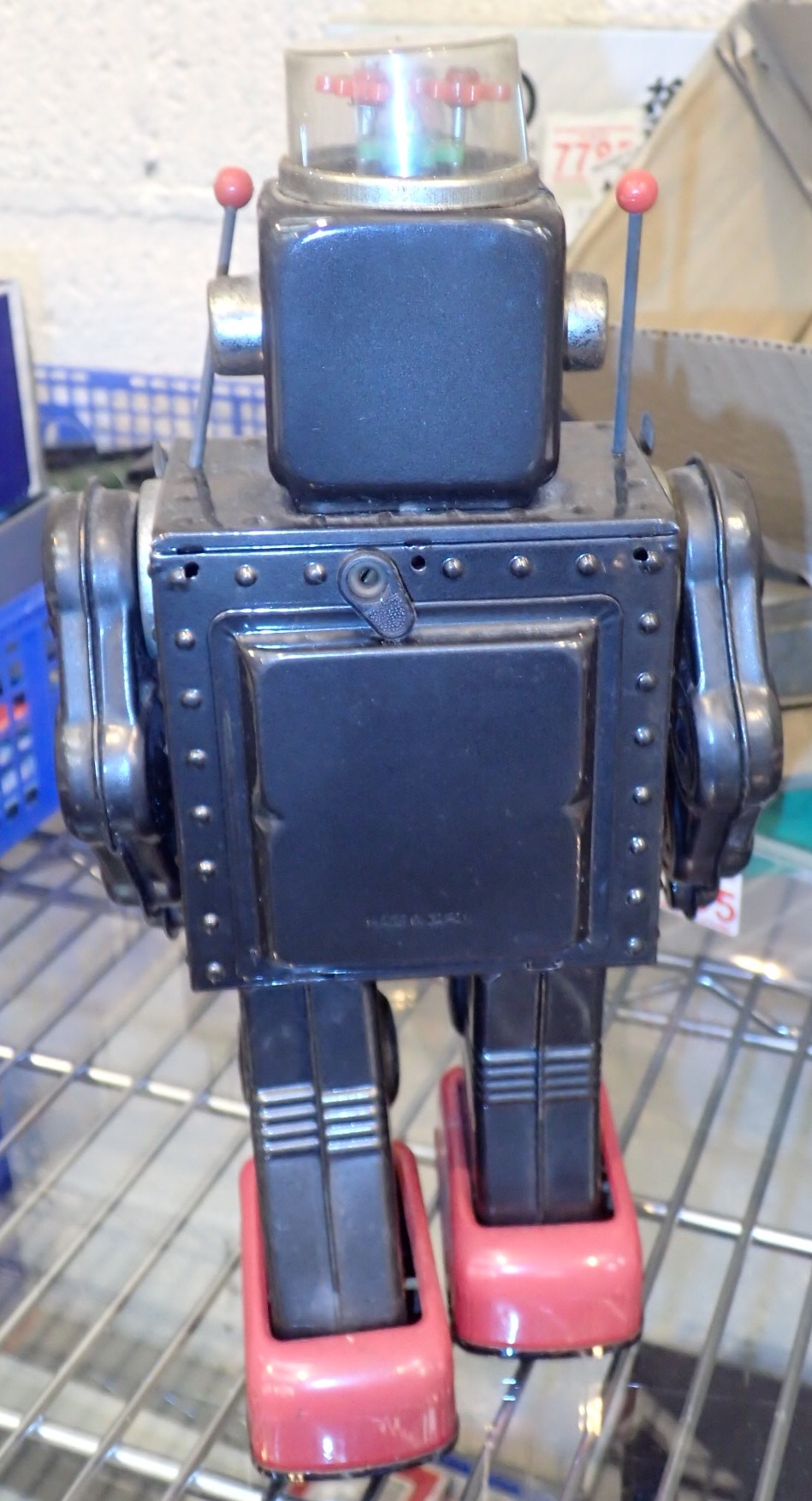 Fighting tin plate robot boxed CONDITION REPORT: Have not tried with batteries - Image 4 of 6