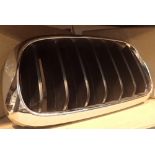 Pair of new and boxed front grills for BMW x5 51 71 2 334 710 and 51 71 2 334 708