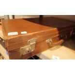 Vintage leather suitcase with part grooming set