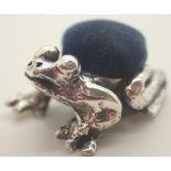 Silver frog pin cushion L: 3 cm