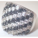 925 silver large black and white stone set ring size M