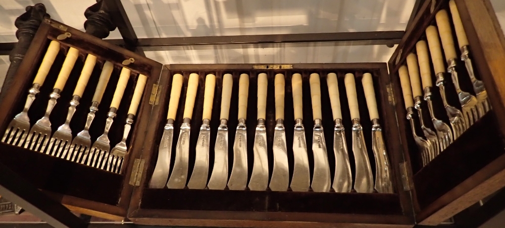 Oak cased silver plated twelve service fish cutlery canteen