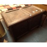 Antique oak chest of small proportions 79 x 43 x 52 cm H