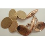 Two pairs of 9ct gold cufflinks 11.