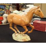 Beswick galloping Palomino horse H: 20 cm CONDITION REPORT: Good to excellent