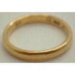 22ct gold band size P 4.