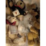 Quantity of mixed good quality teddy bears