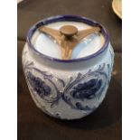 Moorcroft Macintyre lidded Florianware t