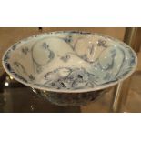 Chinese porcelain circular bowl painted