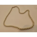 Graduated string of pearls with 9ct gold