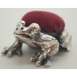 Silver frog pin cushion L: 2 cm