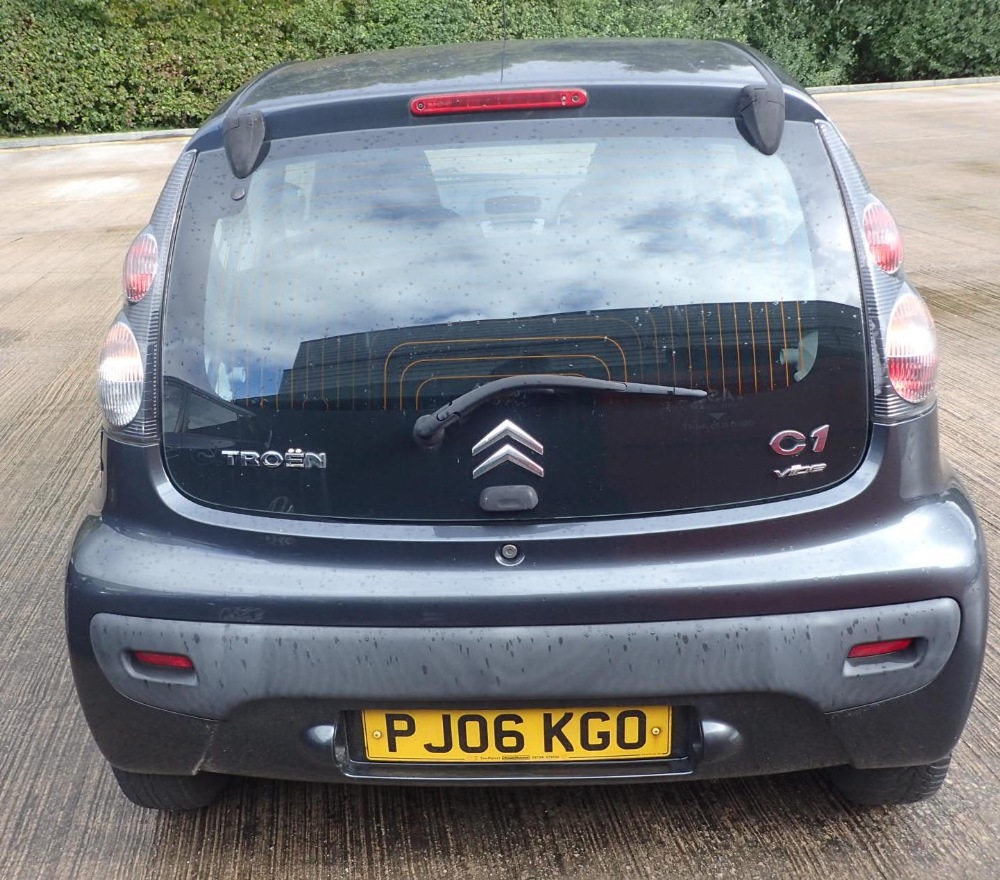 Citroen C1 PJ06 KGO 1.0L petrol five speed manual 87,000 miles on the clock MOT until 08.08. - Image 3 of 4