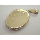 9ct gold oval locket complete with interior