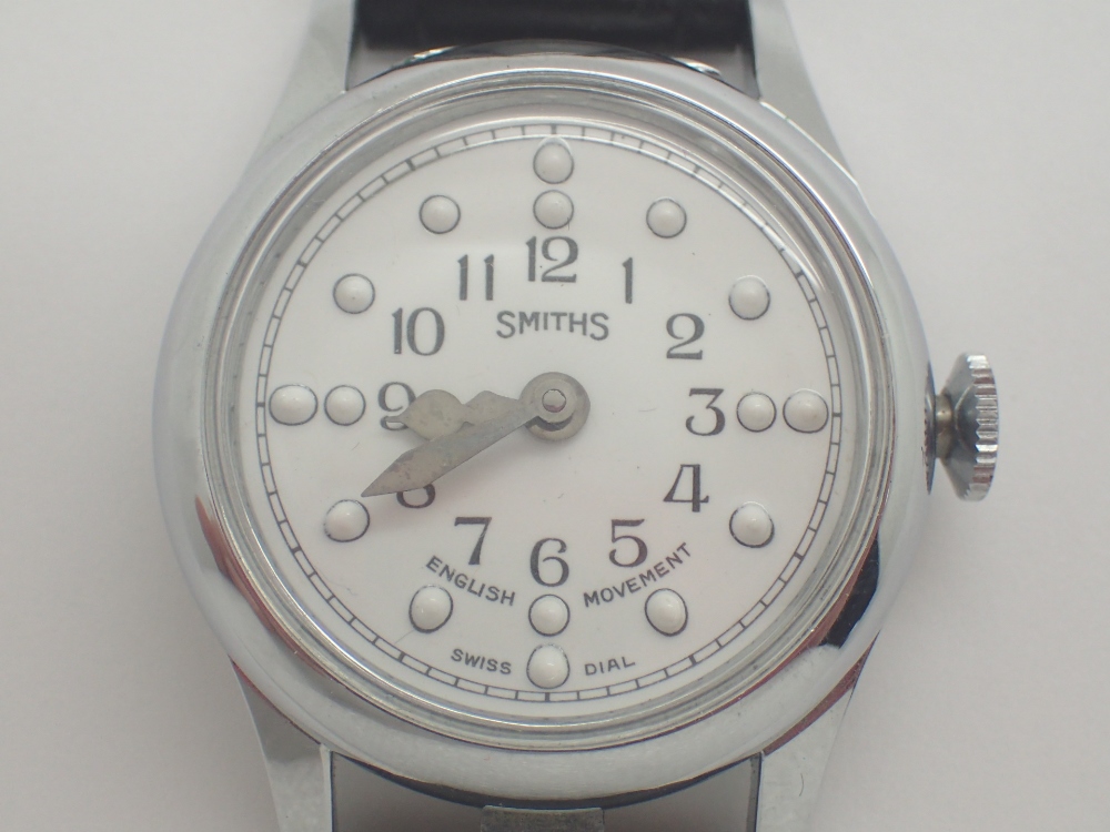 Smiths stainless steel wristwatch CONDITION REPORT: This item is working at lotting