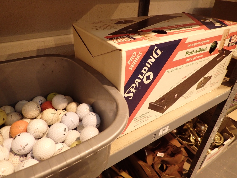 Spalduis Putt-a-Bout indoor golf par 2 and selection of golf balls