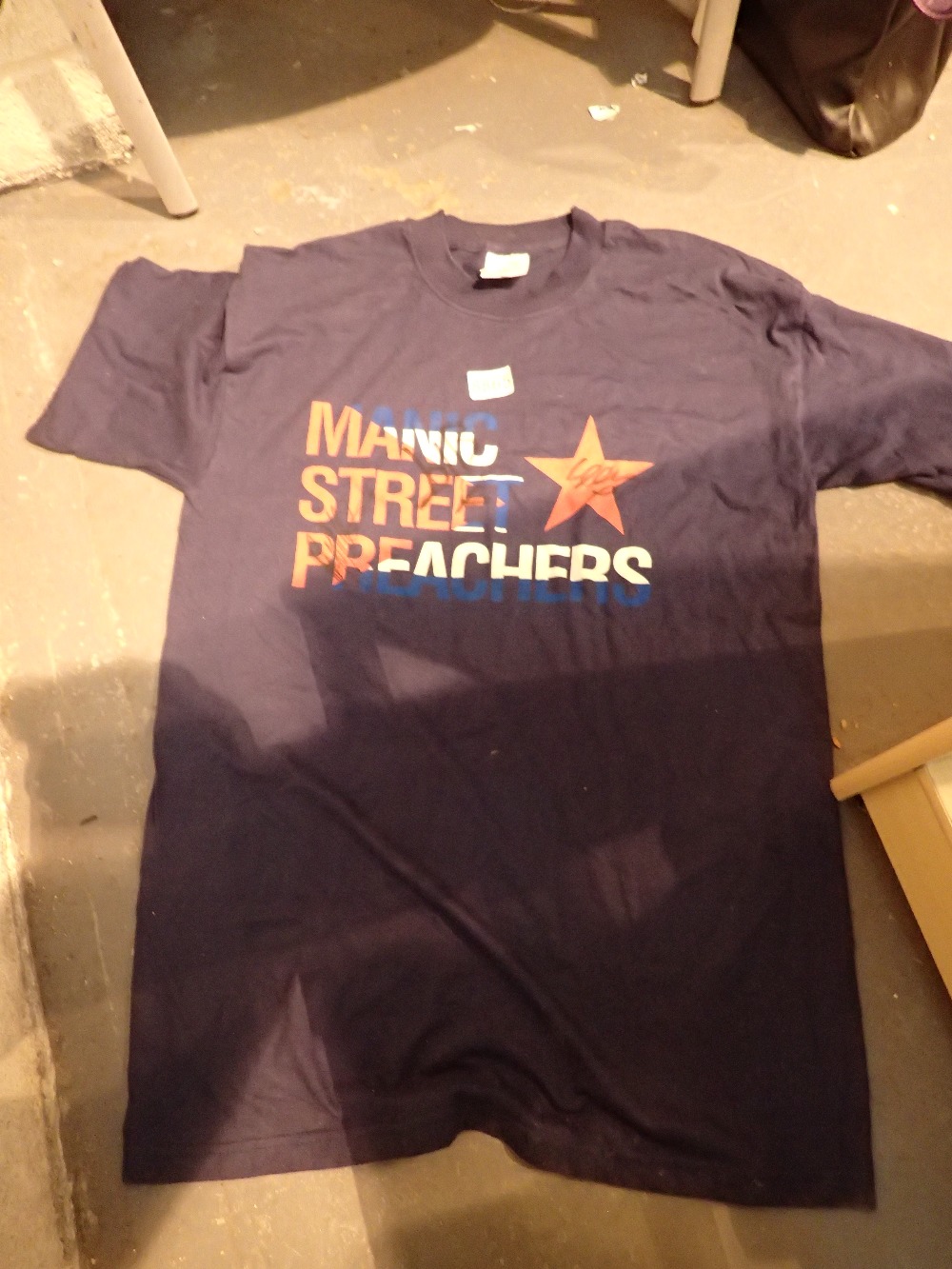 Signed Manic Street Preachers tshirt no provenance