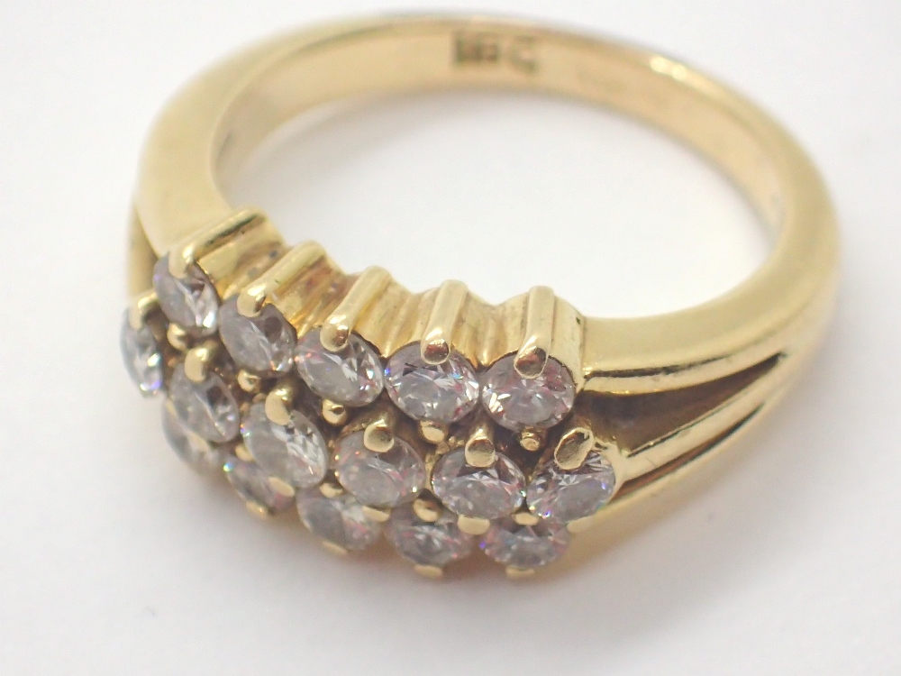 18ct gold ring with sixteen diamonds size J