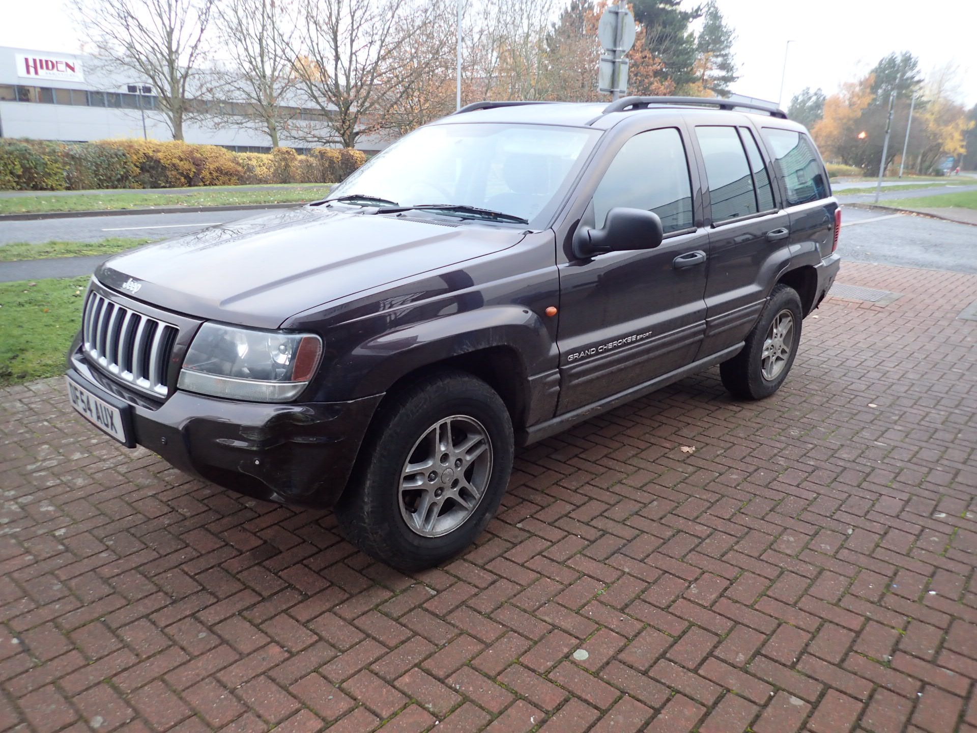 Jeep Grand Cherokee Sport Auto in red 3956cc 188bhp estate Prinz system gas bi-fuel first