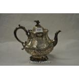 A large silver teapot with eagle finial, London 1930, 559g overall.