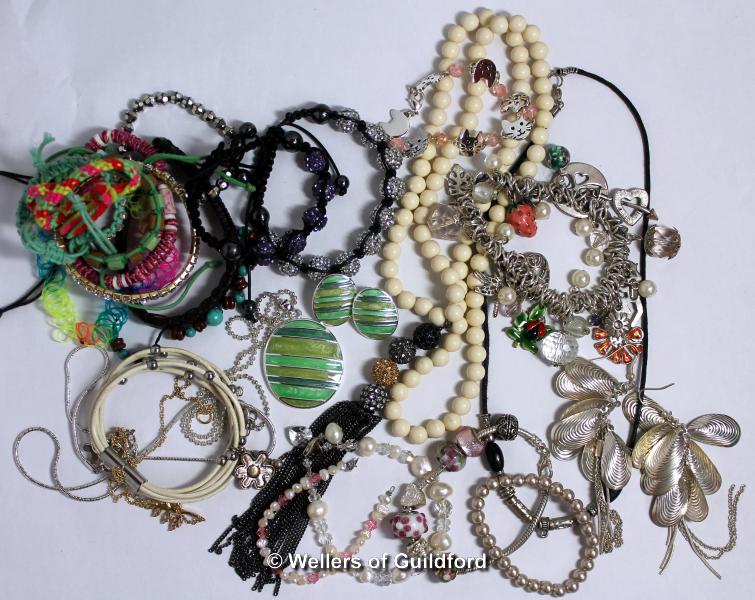 Small bag of costume jewellery, gross weight 374 grams