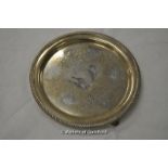 A silver salver with piecrust edge, vacant cartouche, claw and ball feet, Sheffield 1911, 1650g