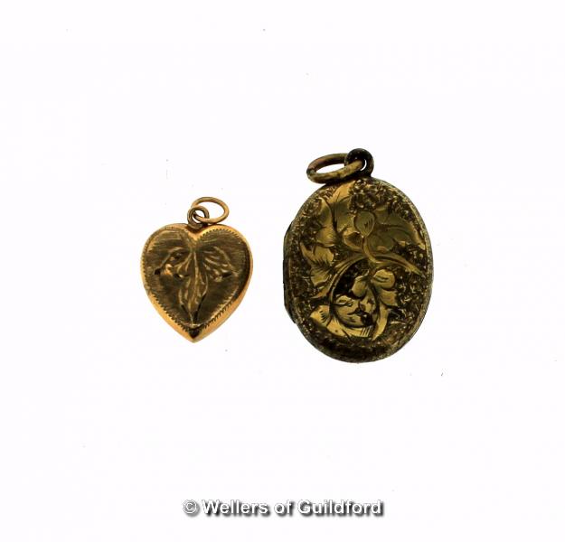 9ct yellow gold heart shaped locket, together with an oval locket