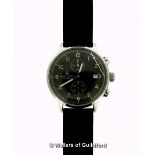 *Gentlemen's Accurist wristwatch, circular grey dial, with Arabic numerals, date aperture and two