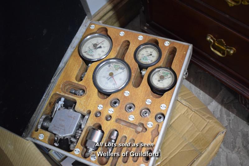 *CASED SET OF PRESSURE GAUGES - Image 2 of 2