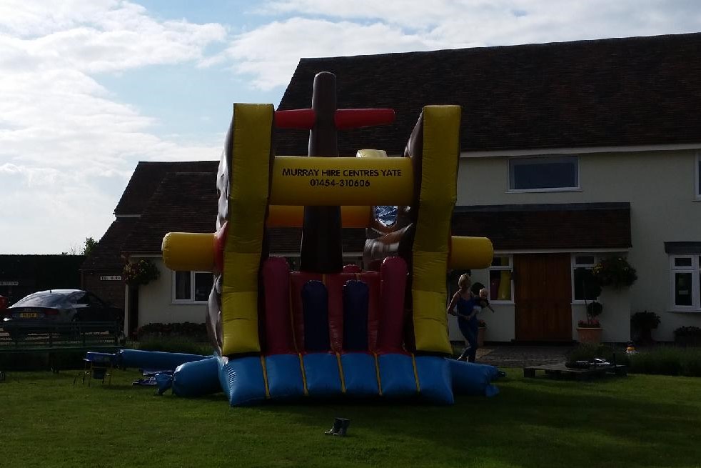 *GALLEON CASTLE BOUNCY CASTLE 16 FT X 11FT