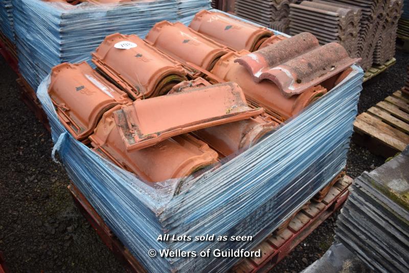 *PALLET OF APPROX ONE HUNDRED AND FIFTY TUDOR PANTILES