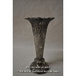 A silver trumpet shaped vase, Sheffield 1923, 145g.