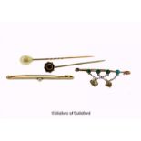 Bar brooch set with a small pearl to the centre, in white and yellow metal stamped as 15ct and