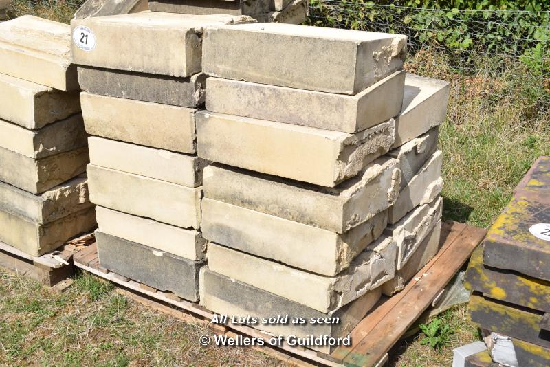 *PALLET OF FORTICRETE BUFF SINGLE WEATHER WALL COPING, APPROX 12 LINEAR METRES