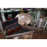 SHELF OF MIXED DECORATIVE ITEMS INCLUDING SILVER PLATE, GLASSWARE AND A CASED LONDON COUNTY