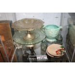 SMALL SHELF OF MIXED DECORATIVE ITEMS INCLUDING GLASSWARES