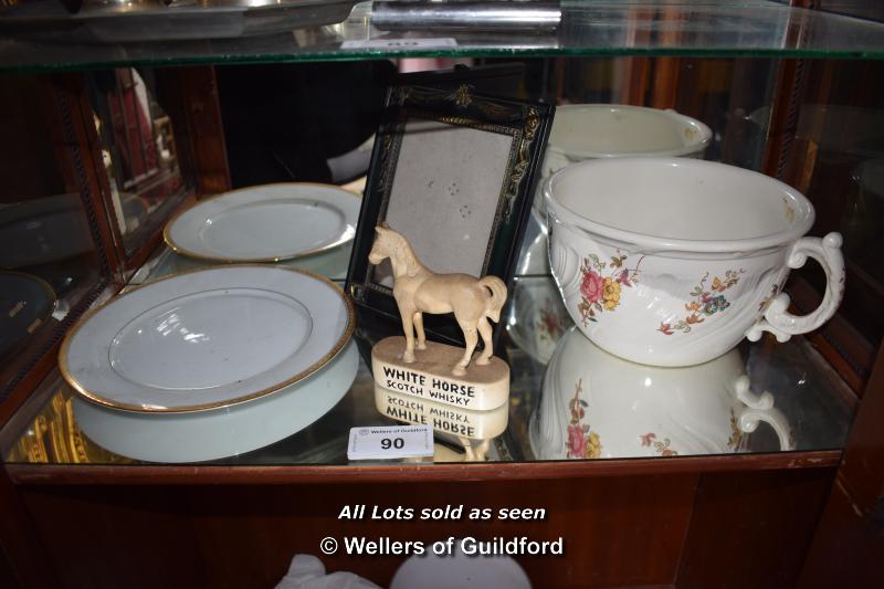 SHELF OF MIXED DECORATIVE ITEMS INCLUDING PORCELAIN AND A PICTURE FRAME