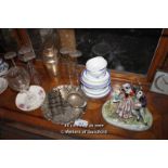 SHELF OF MIXED DECORATIVE ITEMS INCLUDING PORCELAIN AND GLASSWARES